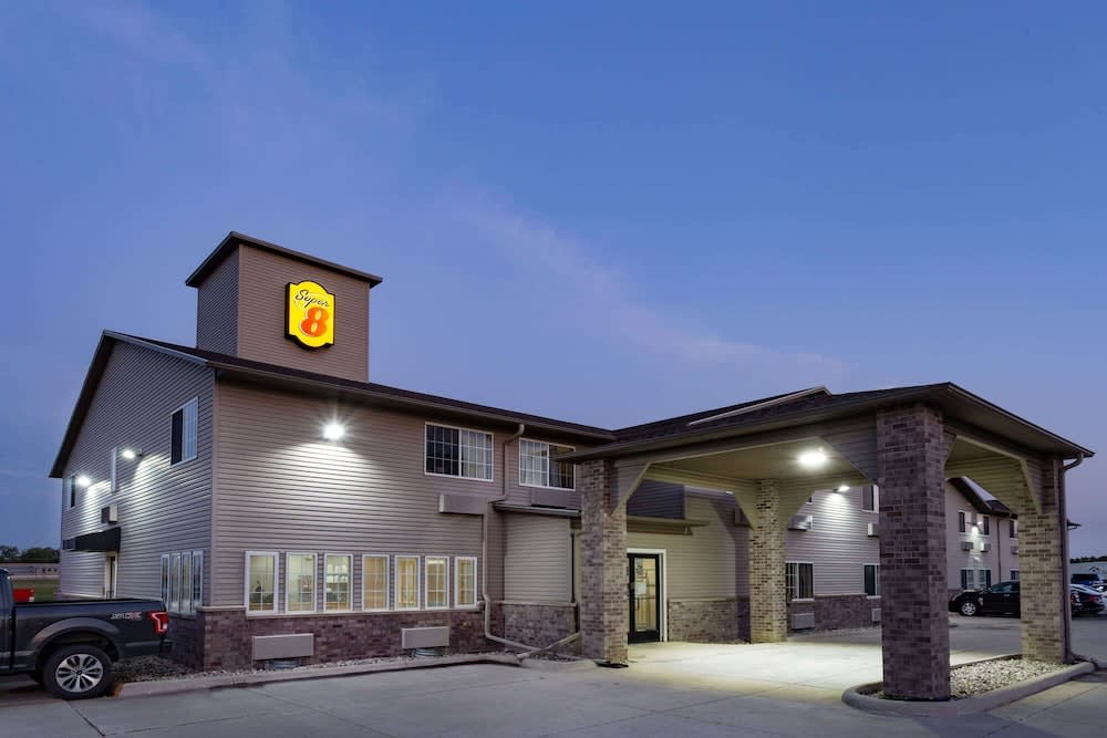 Super 8 by Wyndham Fort Dodge IA 1