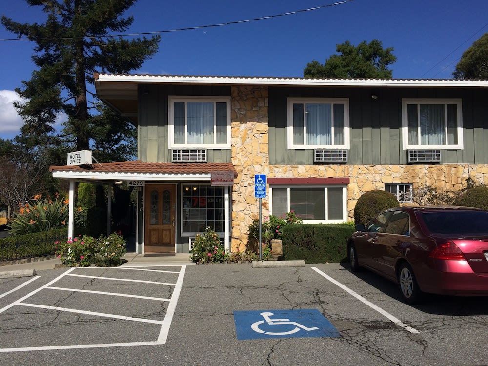 Oak Motel 2