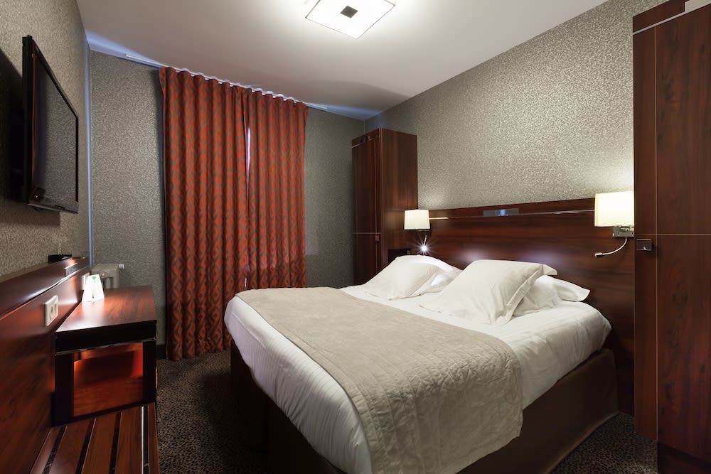 Ambassadeurs Logis Hotel 5