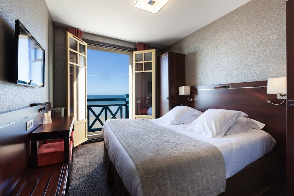 Ambassadeurs Logis Hotel 1