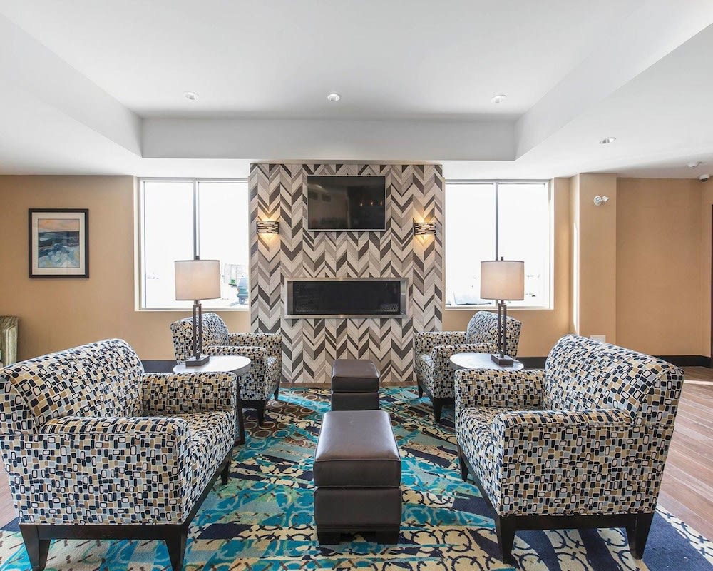 Comfort Inn & Suites Airport North 2
