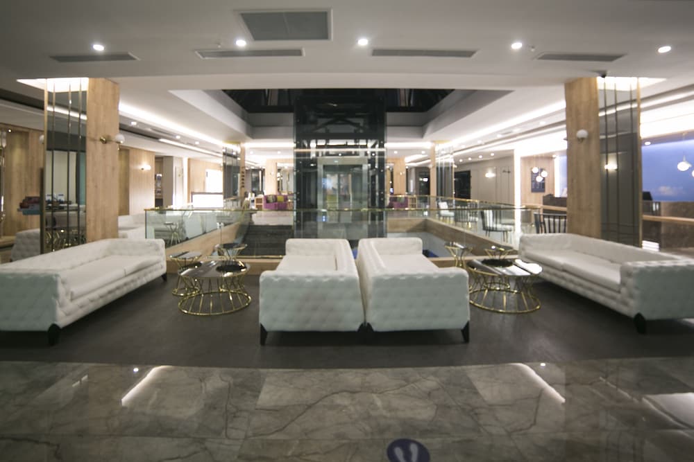 Sailor's Beach Club 3