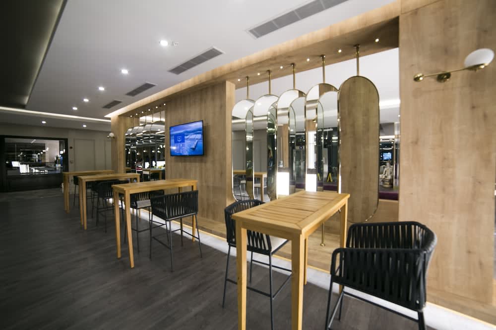 Sailor's Beach Club 2