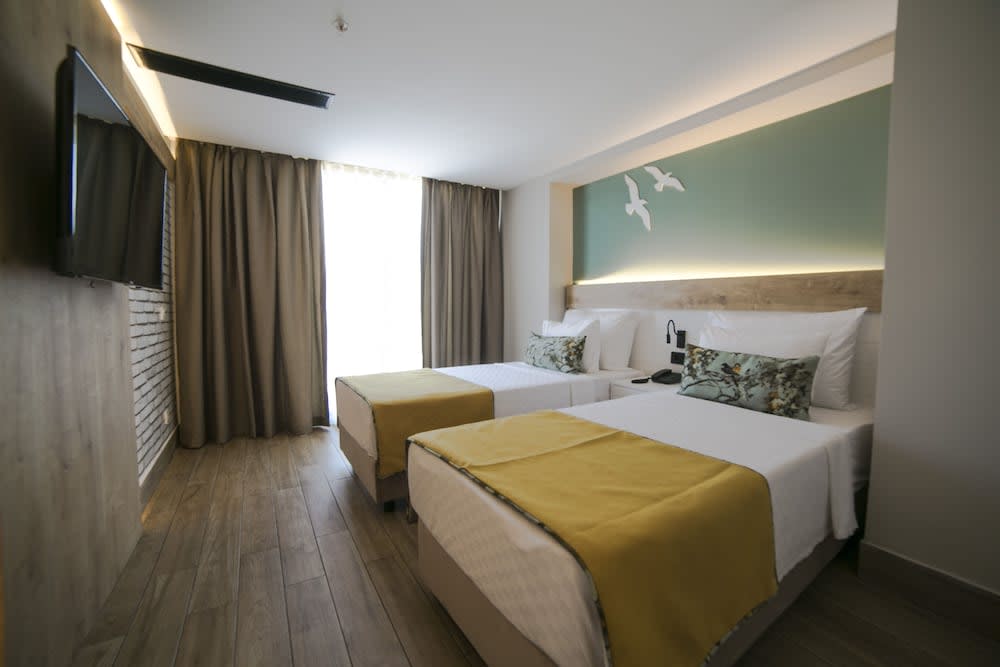 Sailor's Beach Club 4