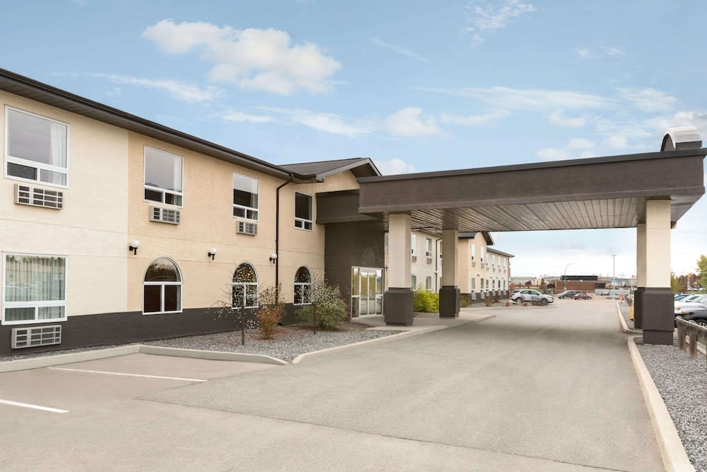 Days Inn & Suites by Wyndham Thompson 1