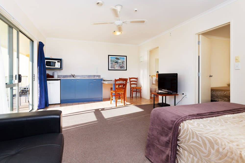 Elliotts Kapiti Coast Motor Lodge 1