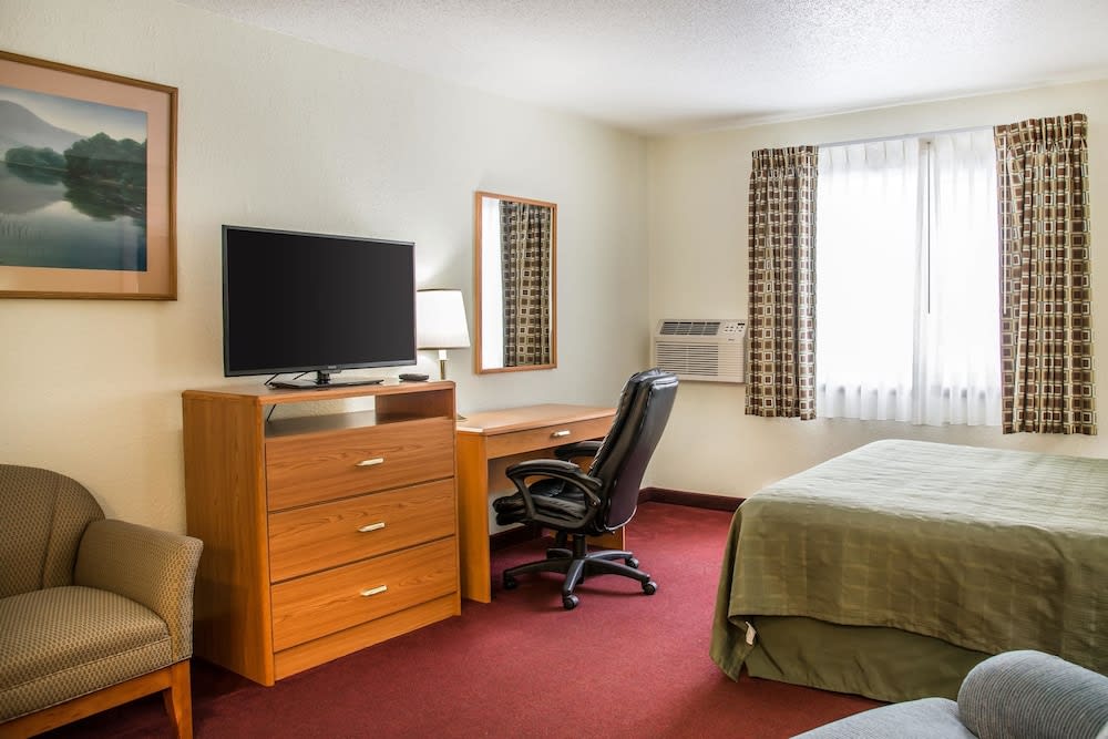 Hudson Inn & Suites 4