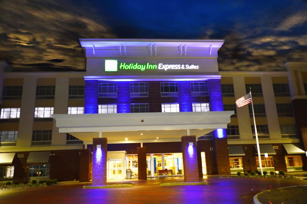 Holiday Inn Express & Suites Toledo South - Perrysburg by IHG 1