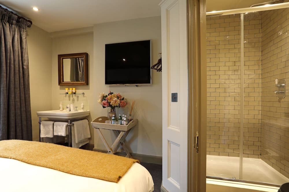 The Wheatsheaf Inn 2