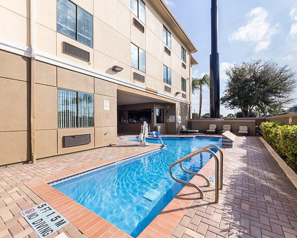 Comfort Suites McAllen Airport and La Plaza Mall 1
