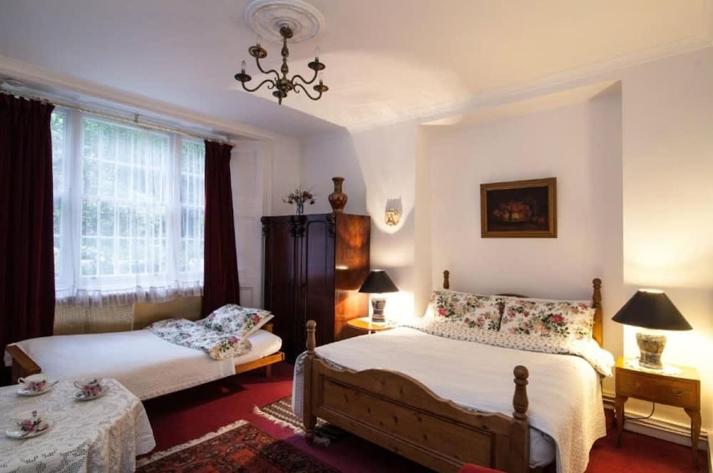 Dawson Place, Juliette's Bed and Breakfast 4