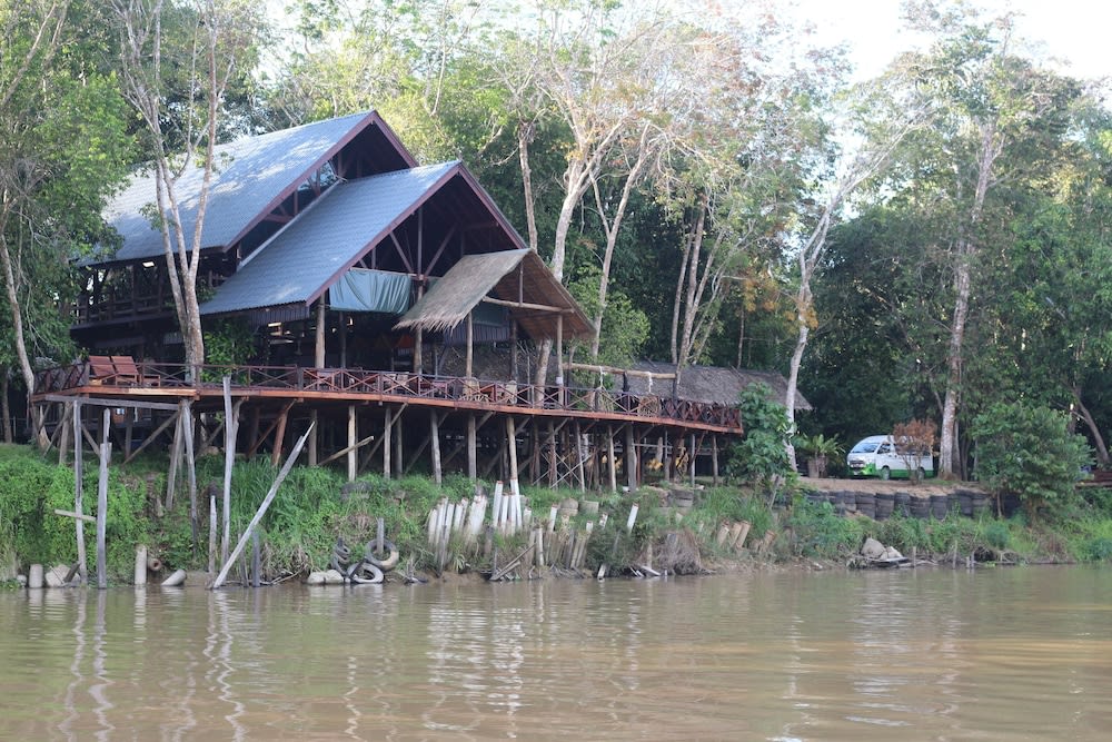 Borneo Natural Sukau Bilit Resort 1