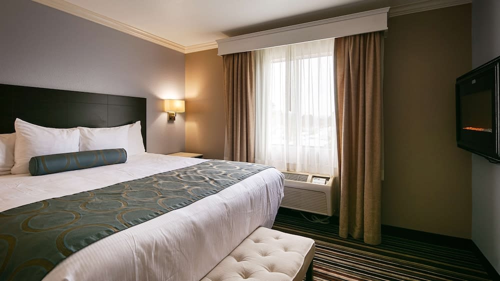 Best Western Plus Diamond Valley Inn 5