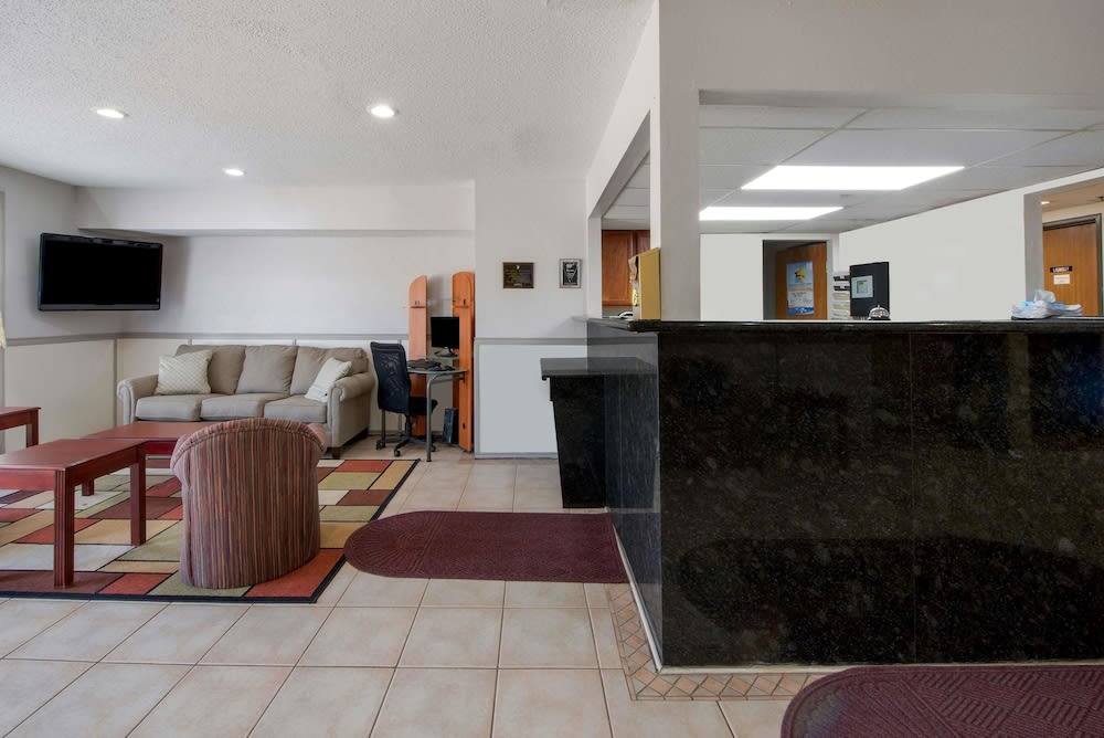 Super 8 by Wyndham College Station 2