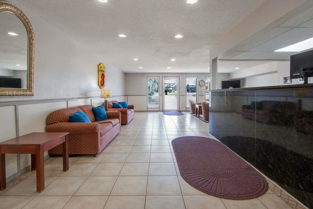 Super 8 by Wyndham College Station 1