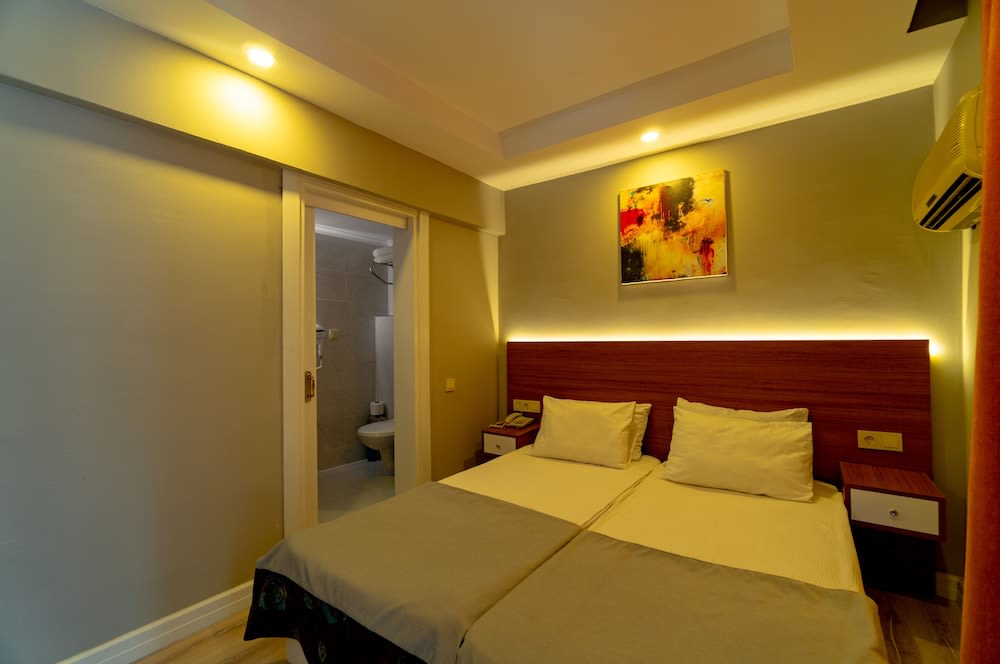 Joker Side Hill Suite Hotel 3