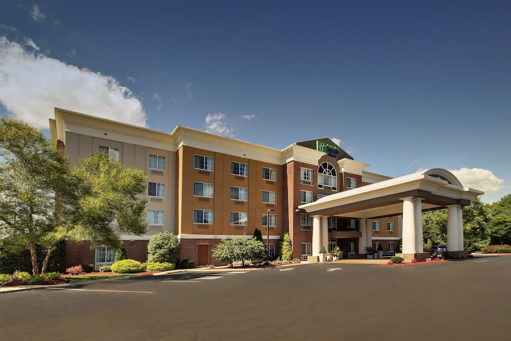 Holiday Inn Express & Suites MIDDLEBORO RAYNHAM by IHG 1