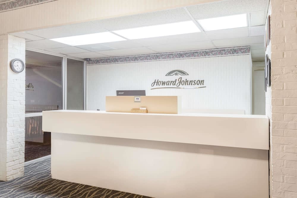 Howard Johnson by Wyndham Commerce GA 2