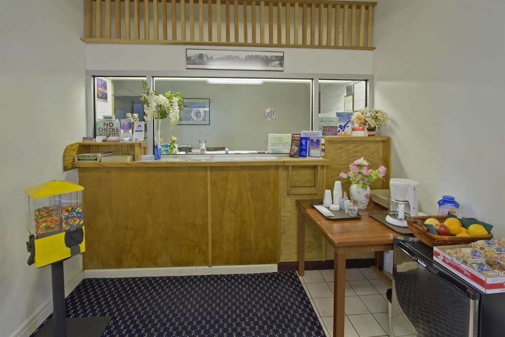 Americas Best Value Inn Oxnard-Port Hueneme 2