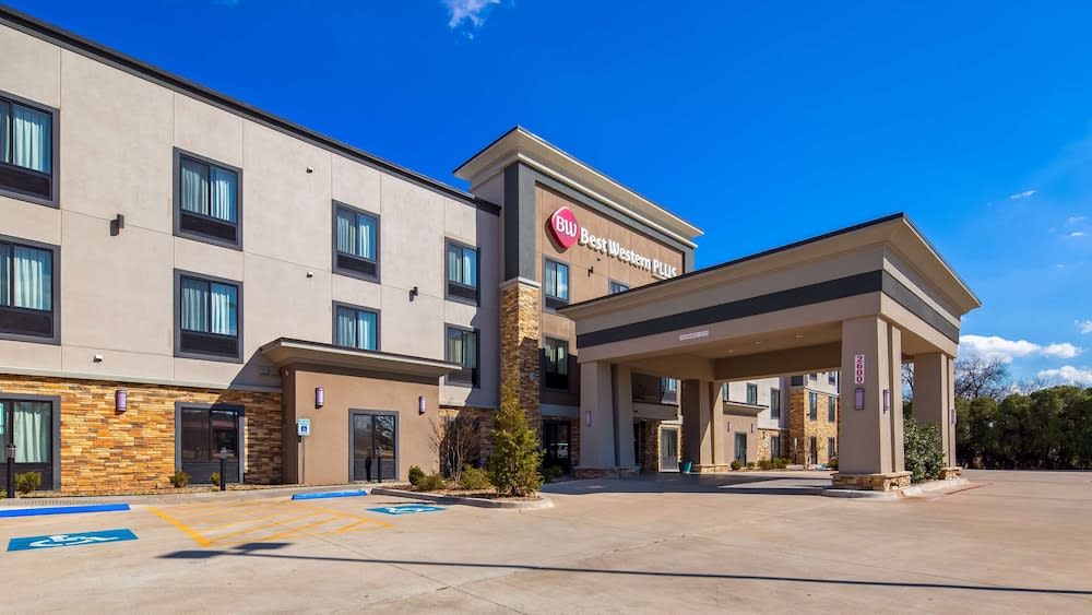 Best Western Plus Ardmore Inn & Suites 1