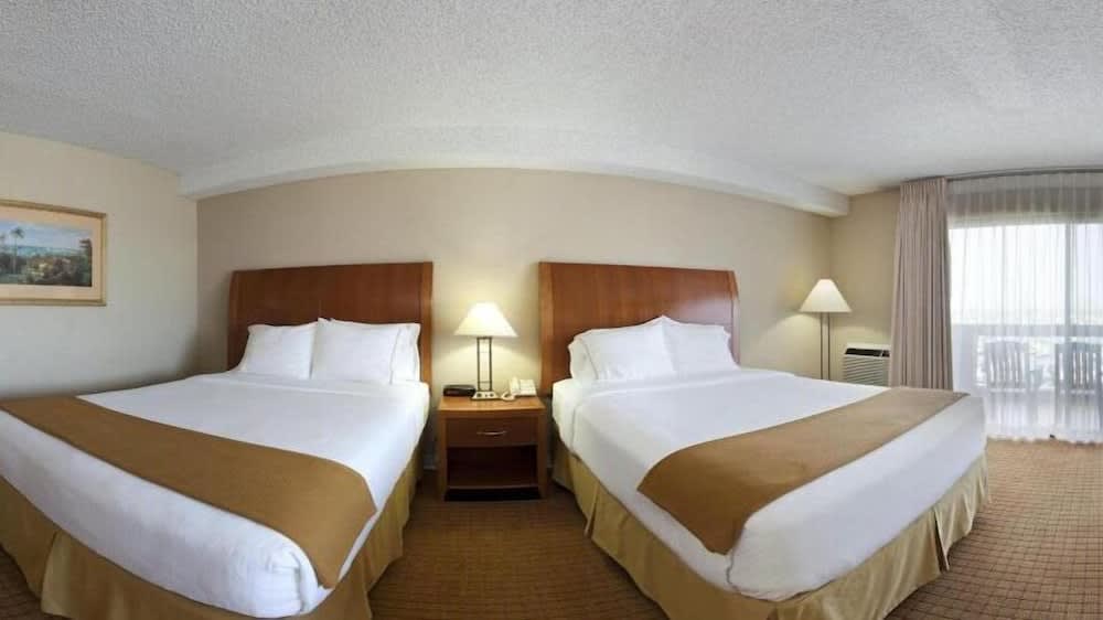 Holiday Inn Express Hotel & Suites Ventura by IHG 4