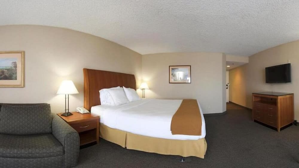 Holiday Inn Express Hotel & Suites Ventura by IHG 3