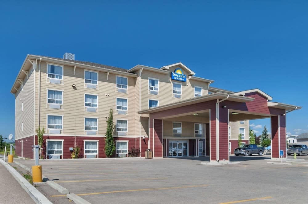 Days Inn & Suites by Wyndham Cochrane 1