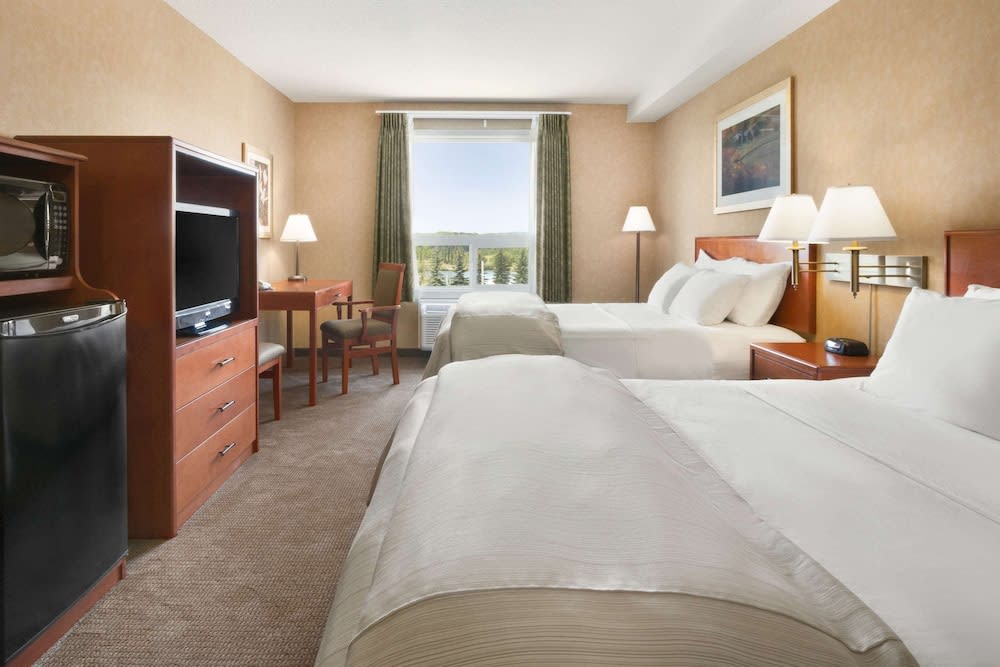 Days Inn & Suites by Wyndham Cochrane 5
