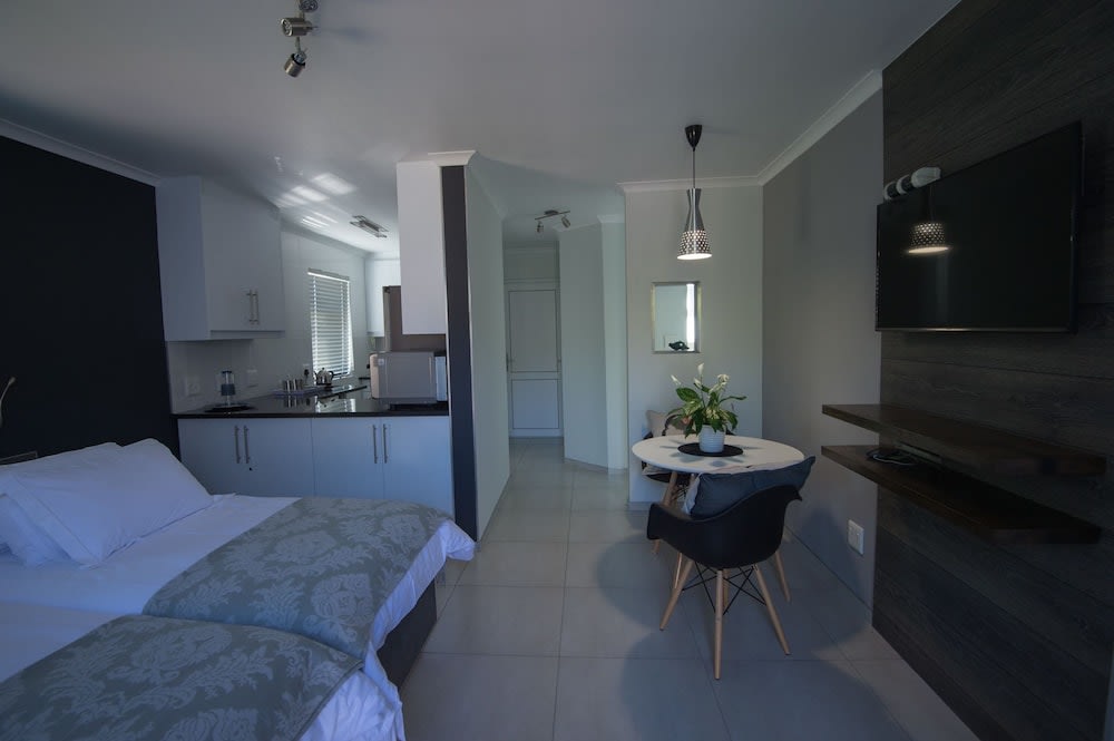 Cat's Eye Cottage 1