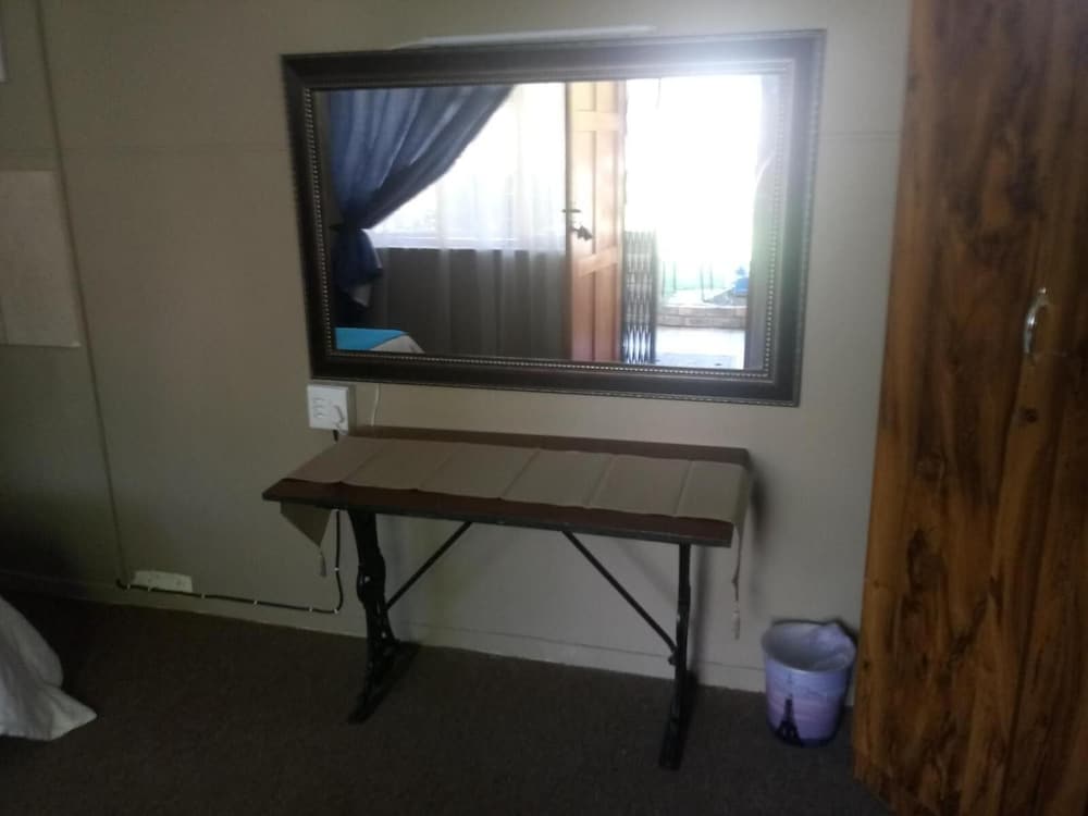 Oasis Country Lodge 4