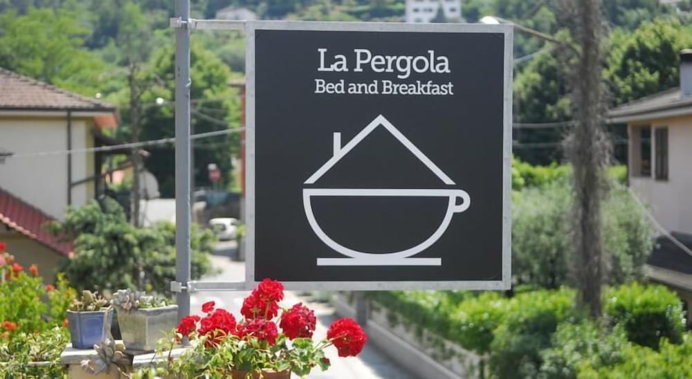 La Pergola Private Parking 1