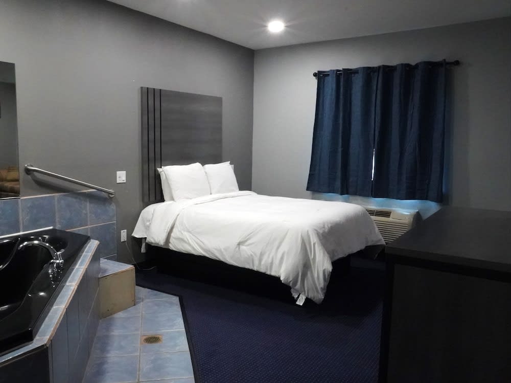 Americas Best Value Inn and Suites Bush International Airport 1