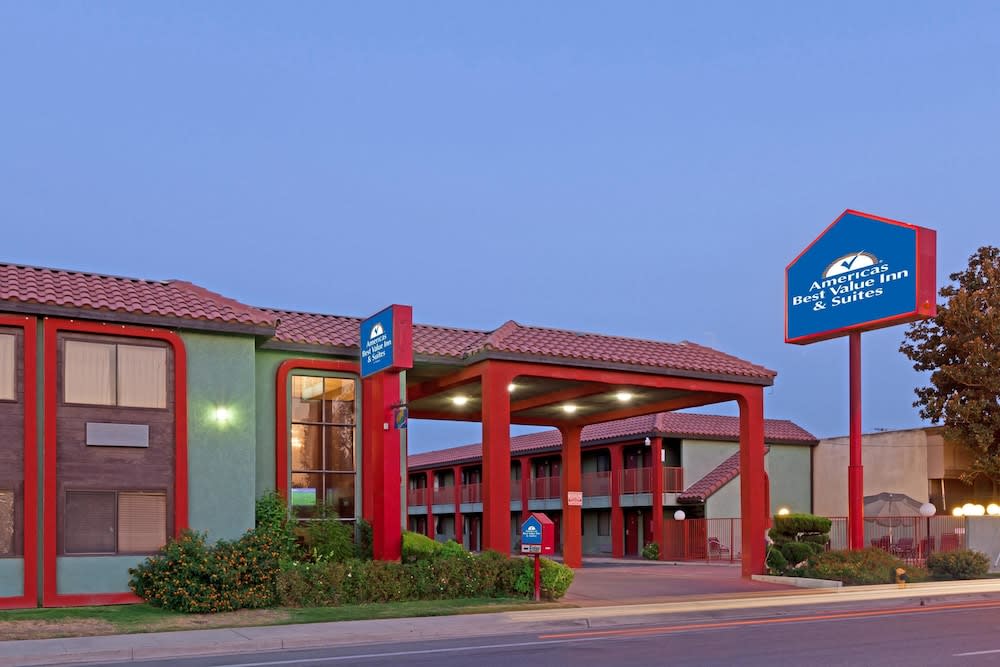 Americas Best Value Inn & Suites Bakersfield Central 1