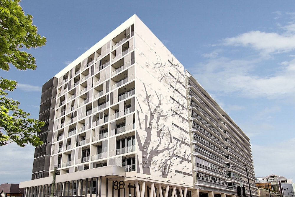 Chatswood Exeutive Condo - 2 Bedrooms 2 Bathrooms with King Bed 1