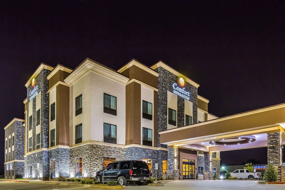 Comfort Inn & Suites Moore - Oklahoma City 1