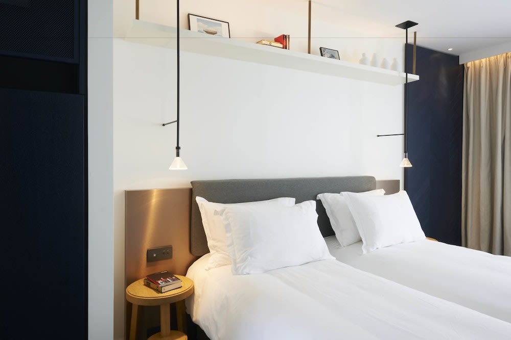 Perpetual Elysée Montaigne 5