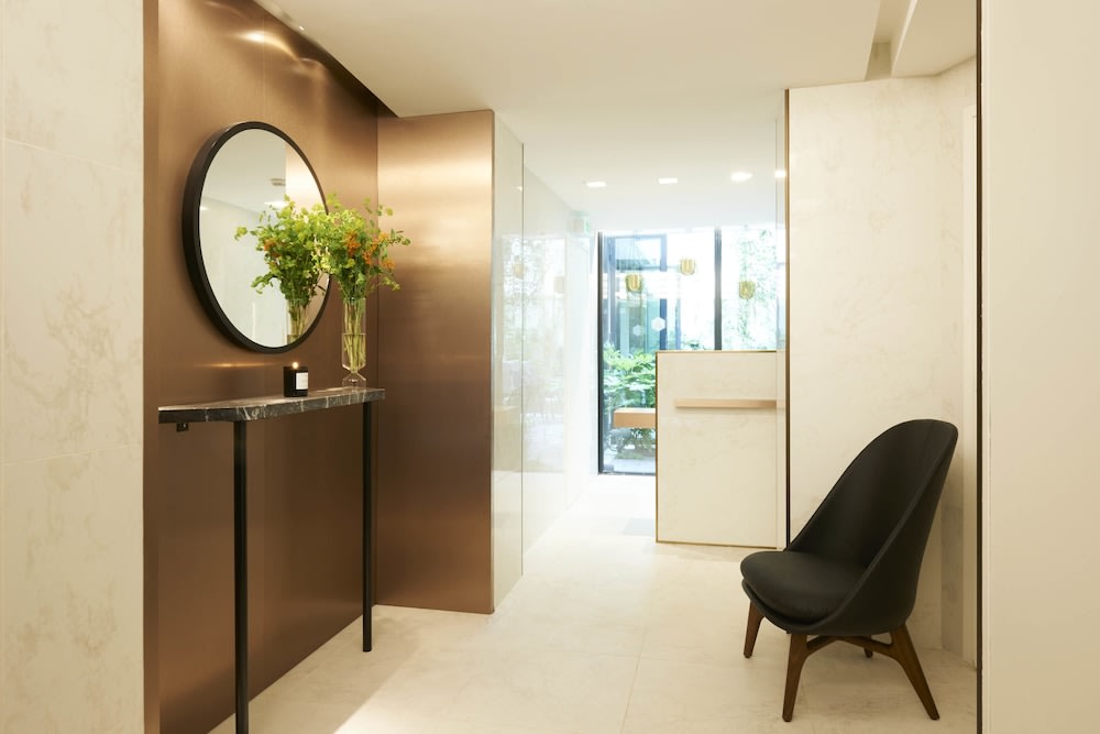 Perpetual Elysée Montaigne 2