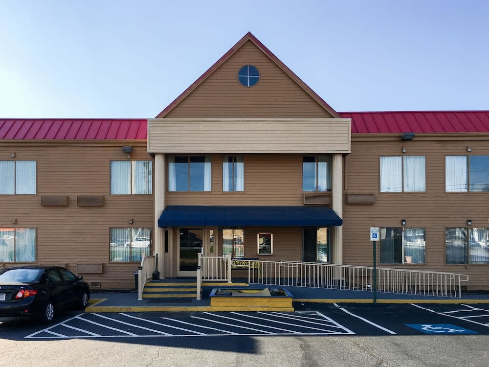 Days Inn by Wyndham Thomson 1
