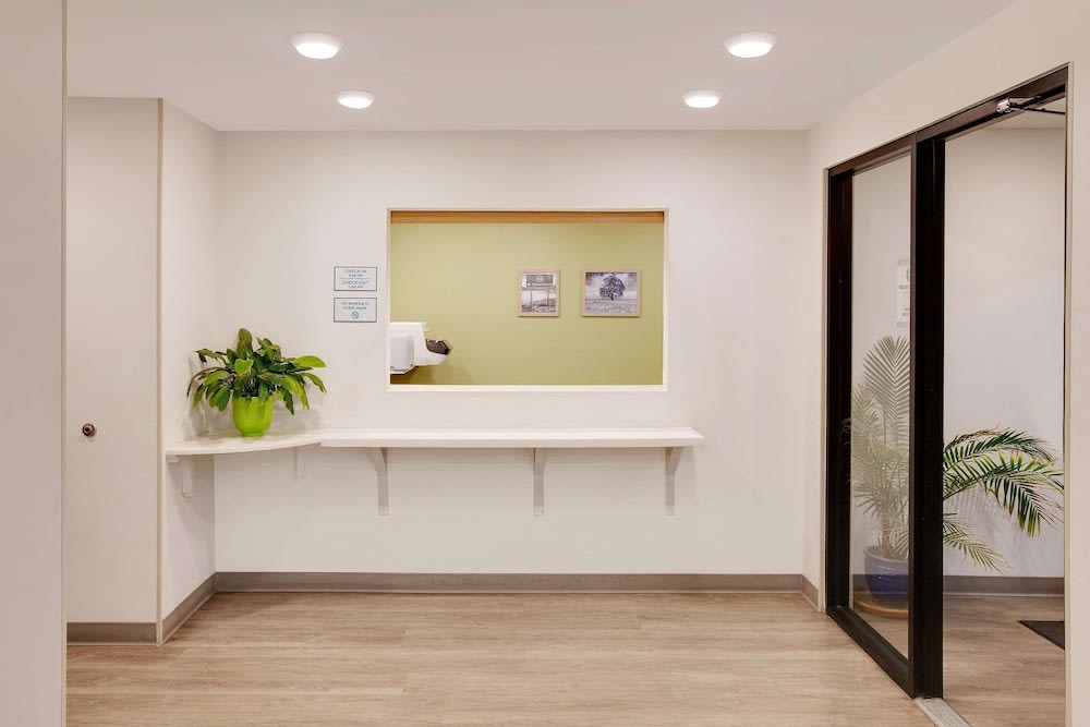 WoodSpring Suites Bakersfield East 2