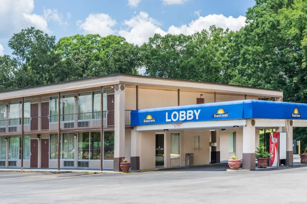 Days Inn by Wyndham Hurricane Mills 1