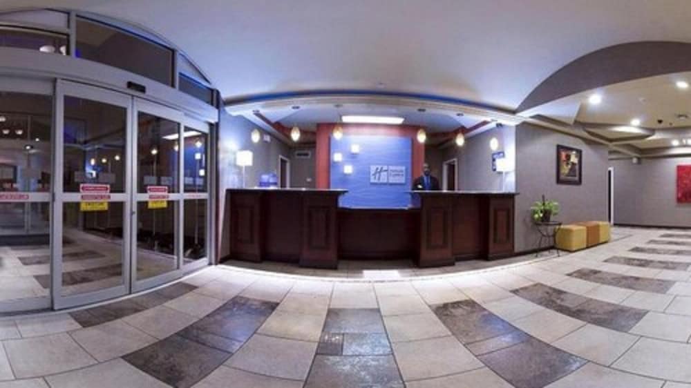 Holiday Inn Express & Suites Alexandria by IHG 1