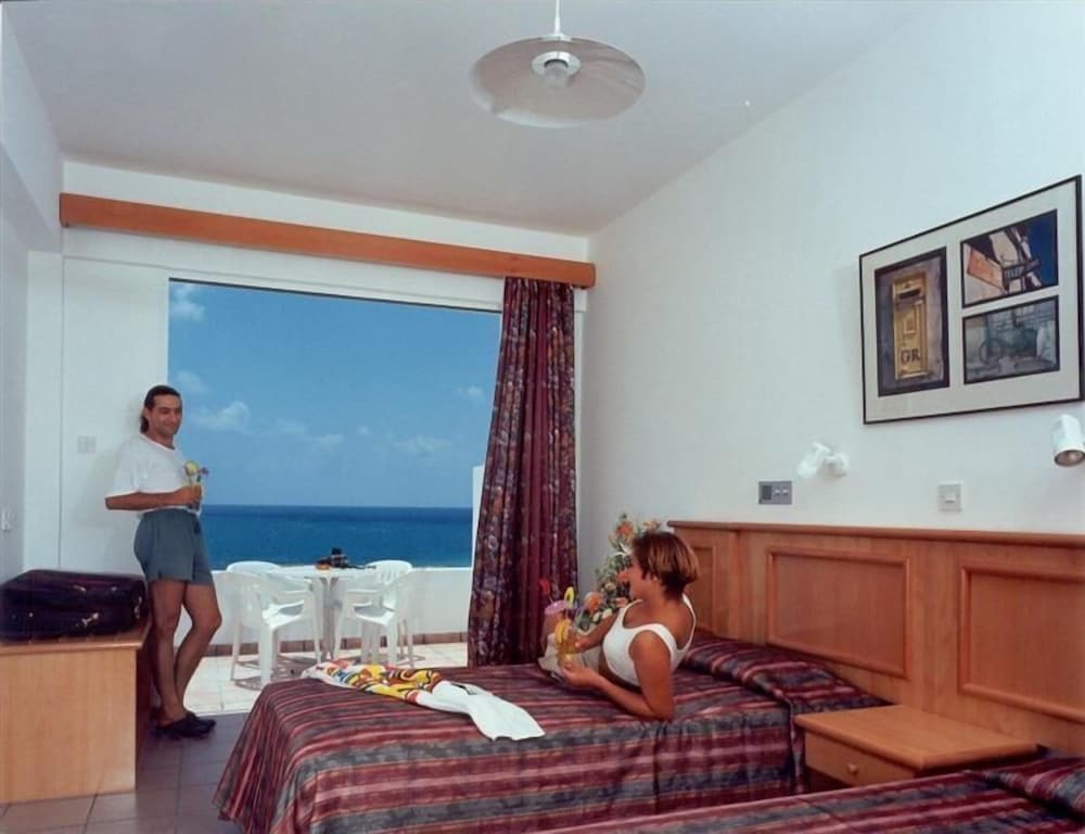Corallia Beach Hotel Apartments 5