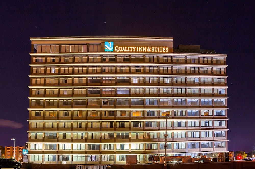 Quality Inn & Suites Cincinnati Downtown Area 1