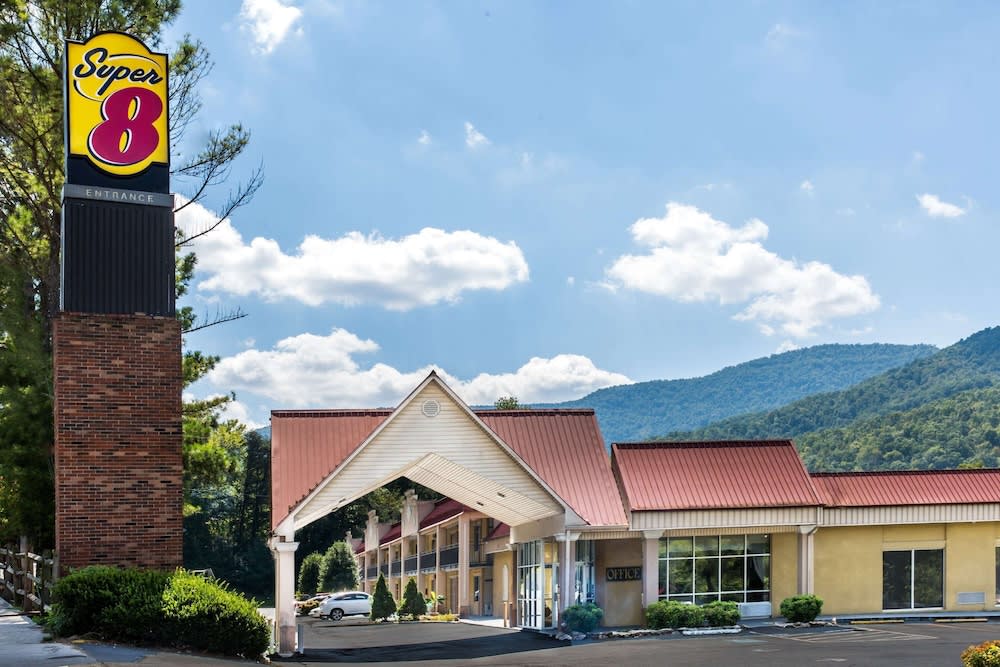 Super 8 by Wyndham Caryville TN 1