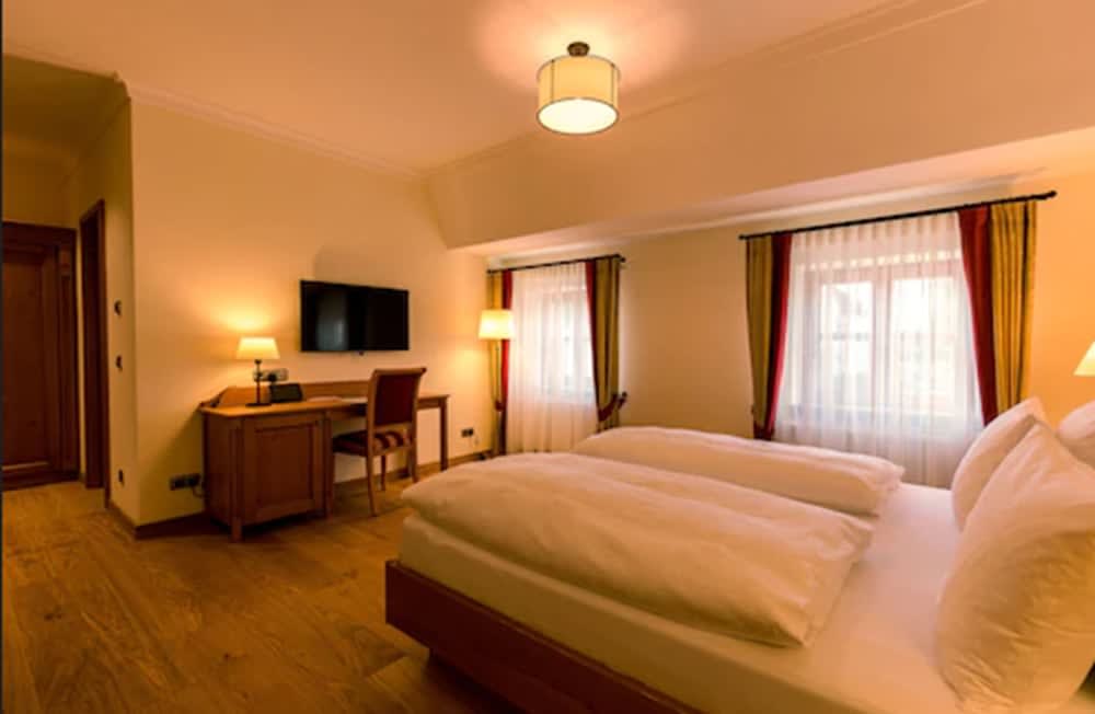 Hotel & Gaststätte zum Erdinger Weißbräu 1