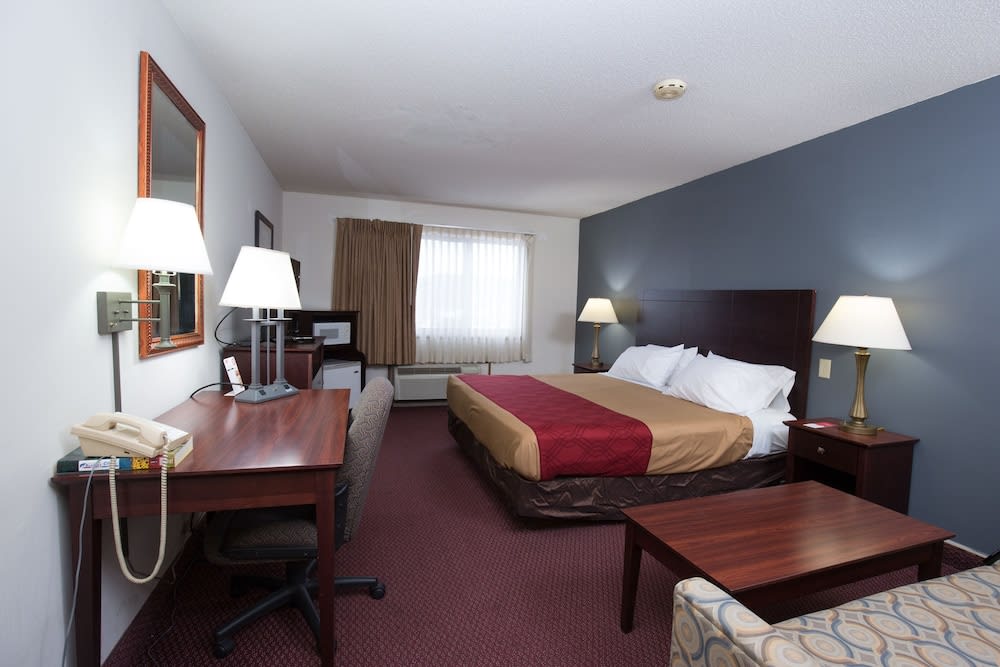 Travelodge by Wyndham Merrill 4