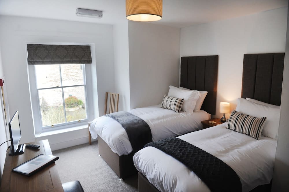Ty Helyg Guest House 1