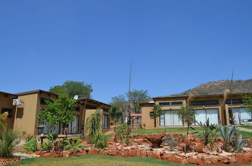 Manor Hills Guest Lodge 1