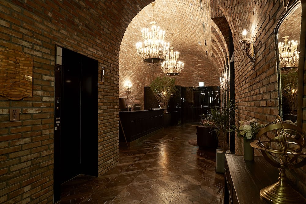 9 Brick Hotel 2