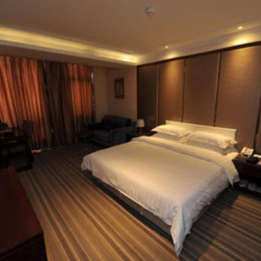 Queens Palace 2